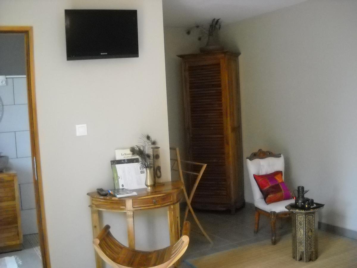 Bois De Santal Chambre D'Hotes Сен-Пиер Екстериор снимка